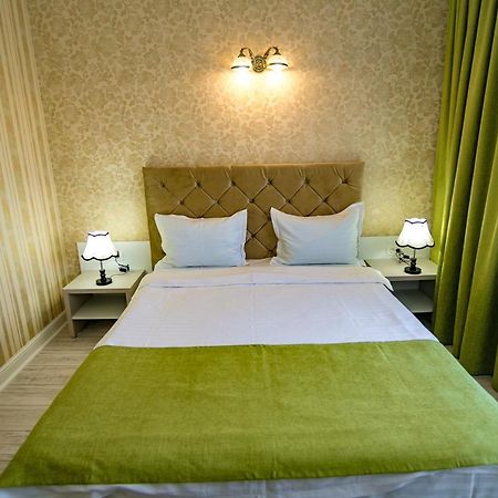 Floare De Iris Hotel Вама Веке Екстериор снимка
