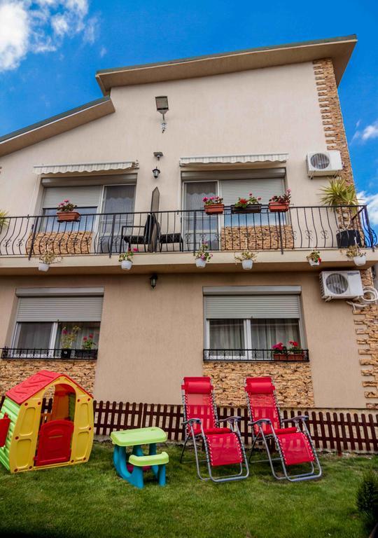 Floare De Iris Hotel Вама Веке Екстериор снимка