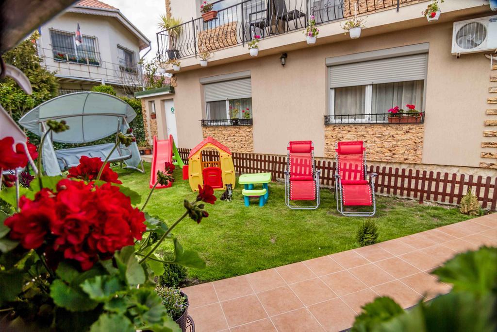 Floare De Iris Hotel Вама Веке Екстериор снимка