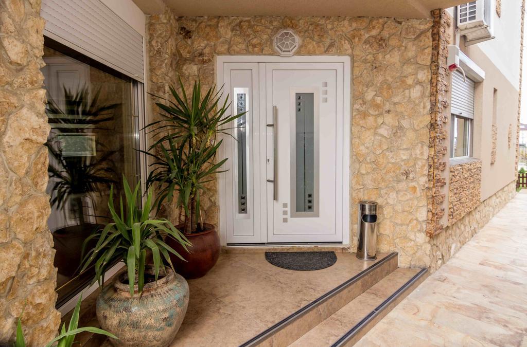 Floare De Iris Hotel Вама Веке Екстериор снимка