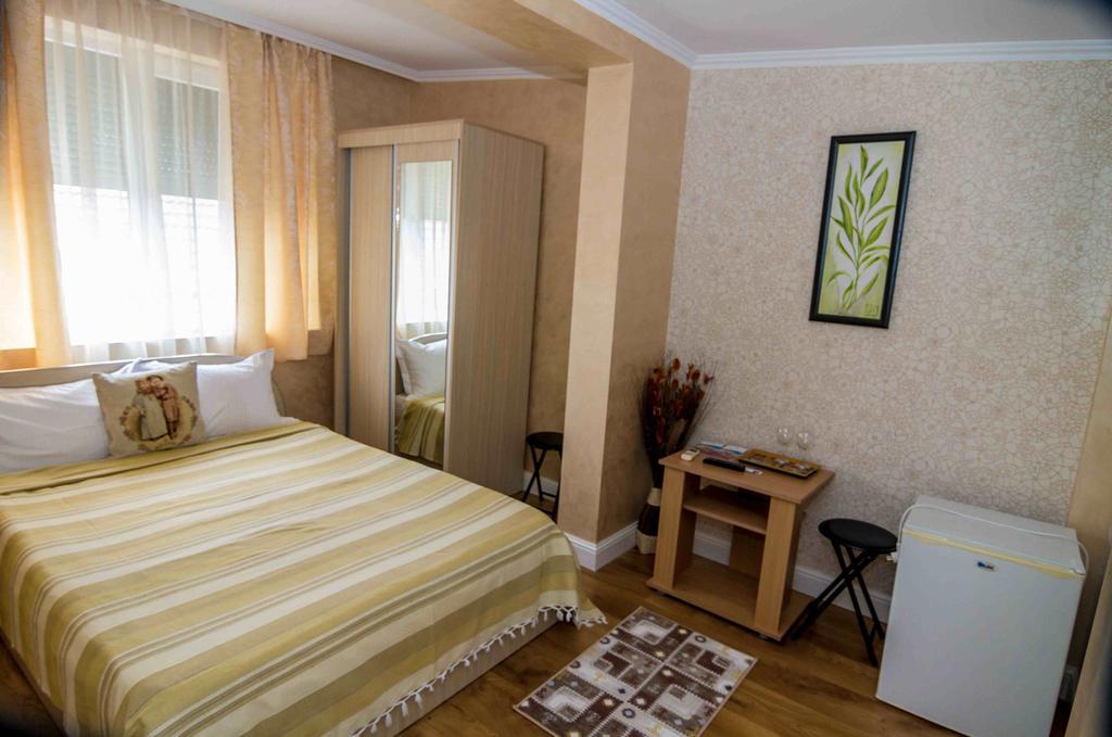 Floare De Iris Hotel Вама Веке Екстериор снимка