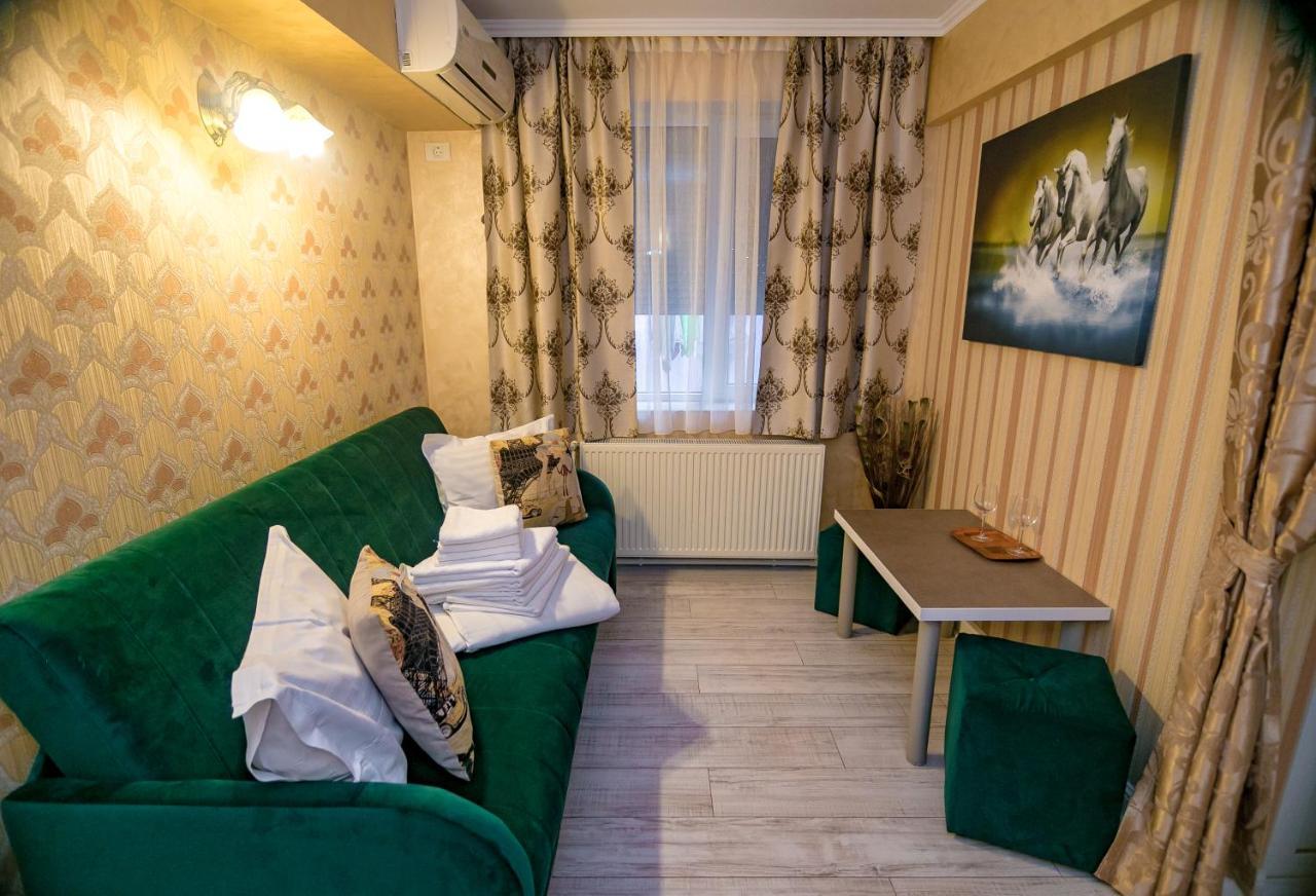 Floare De Iris Hotel Вама Веке Екстериор снимка