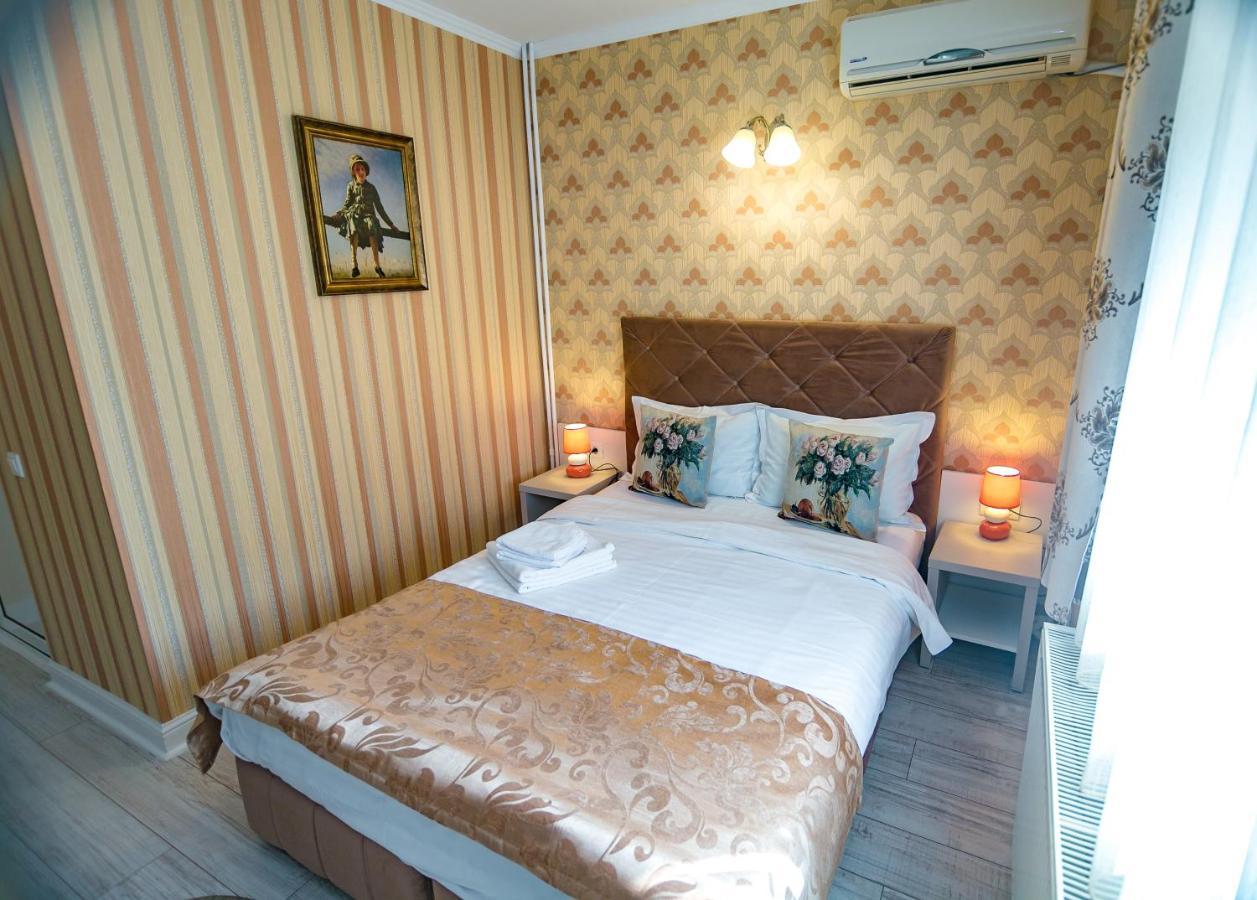 Floare De Iris Hotel Вама Веке Екстериор снимка