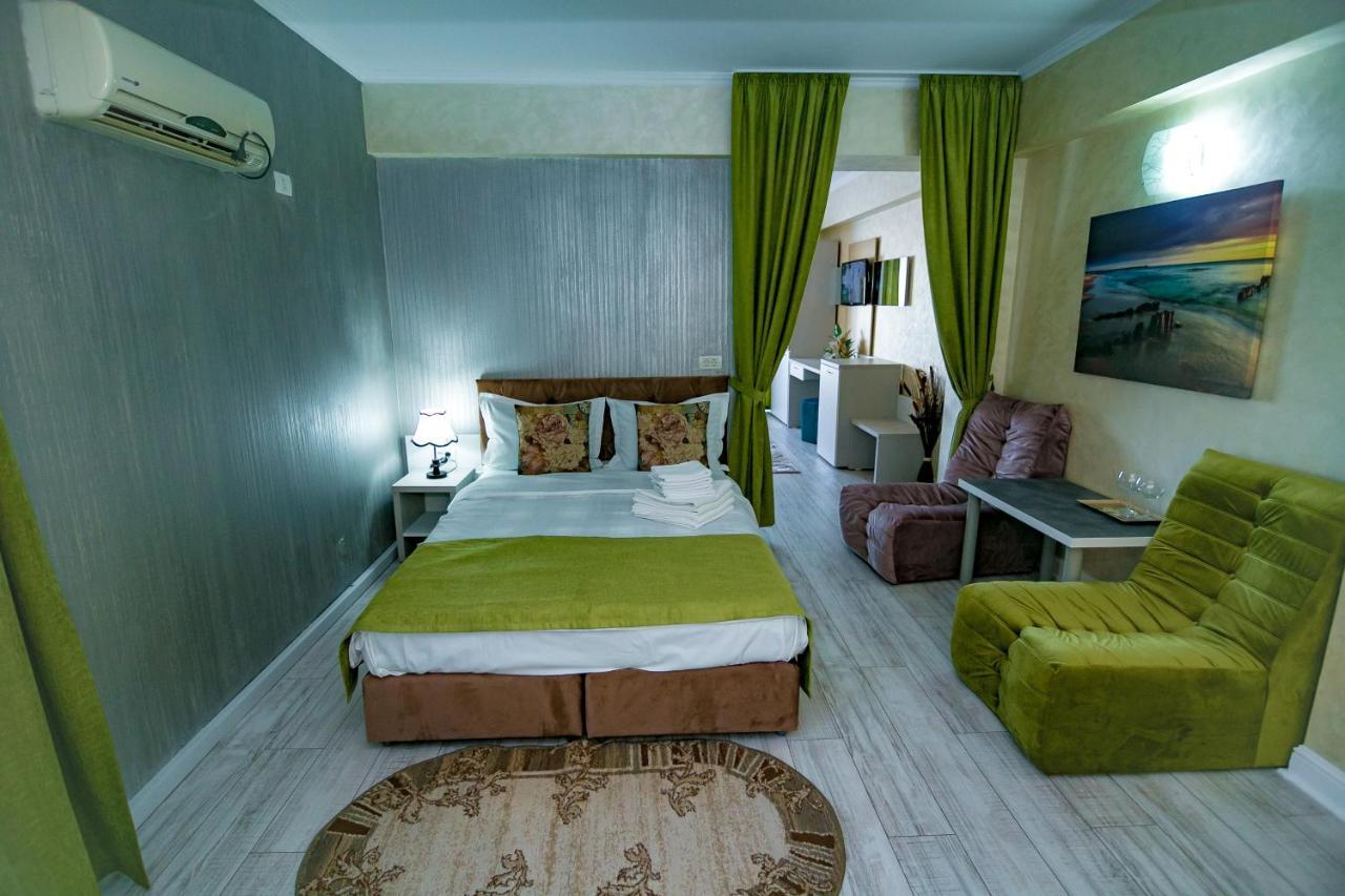 Floare De Iris Hotel Вама Веке Екстериор снимка