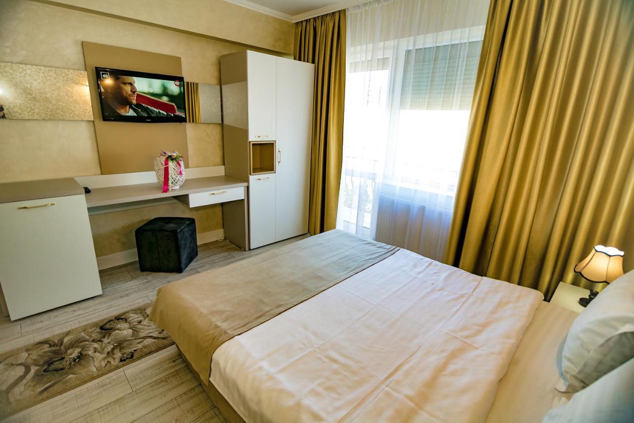 Floare De Iris Hotel Вама Веке Екстериор снимка