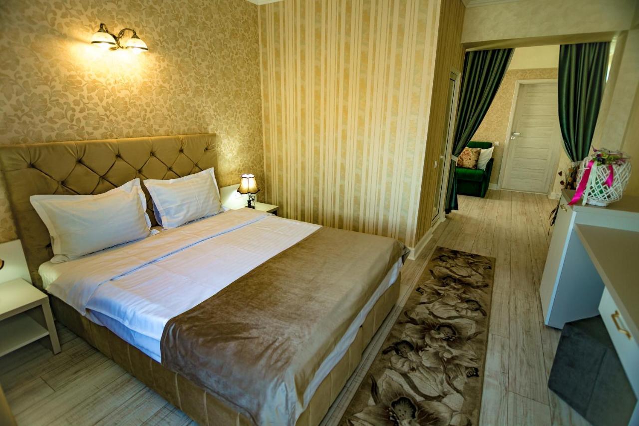 Floare De Iris Hotel Вама Веке Екстериор снимка