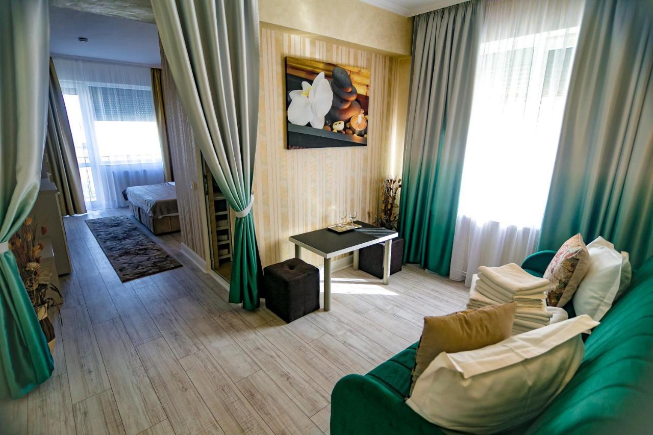 Floare De Iris Hotel Вама Веке Екстериор снимка