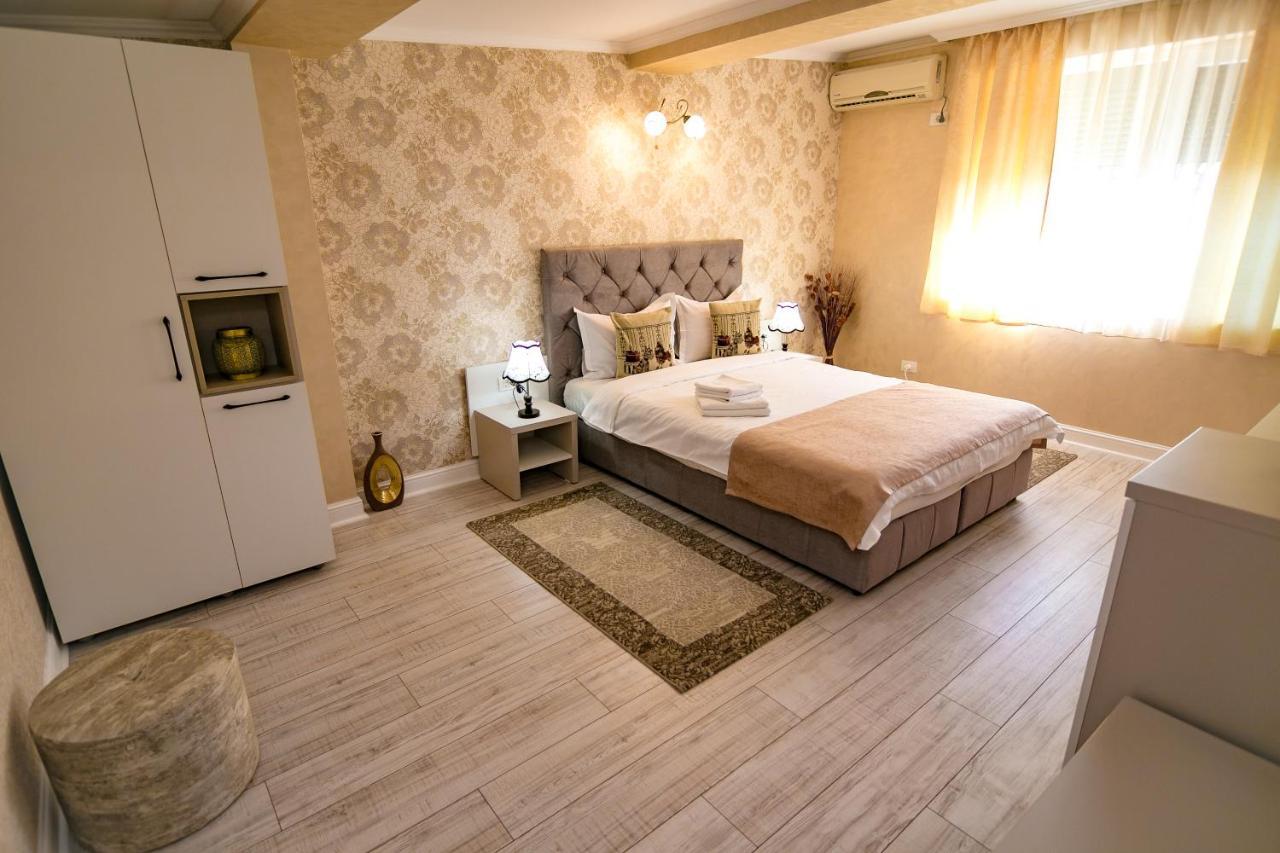 Floare De Iris Hotel Вама Веке Екстериор снимка
