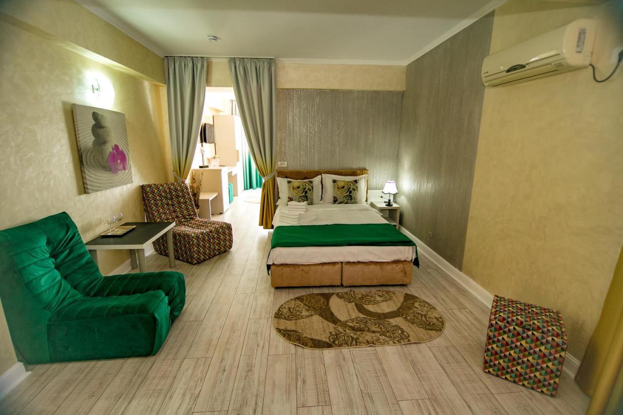Floare De Iris Hotel Вама Веке Екстериор снимка
